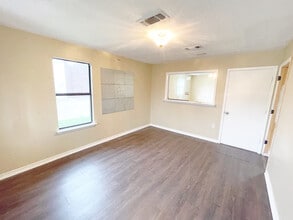 1419 S Main St, Weatherford, TX for sale Interior Photo- Image 2 of 9