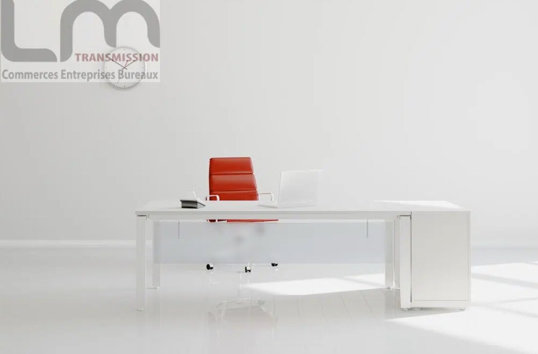 Office in Vincennes for lease Interior Photo- Image 1 of 3