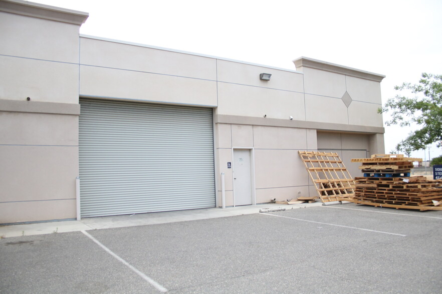 4753 W Jennifer Ave, Fresno, CA for lease - Building Photo - Image 2 of 12