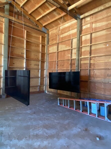 200 Running Dogs Ln, Saint Helens, OR for sale - Building Photo - Image 2 of 29