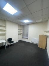 8 Gainsborough Rd, London for lease Interior Photo- Image 2 of 2