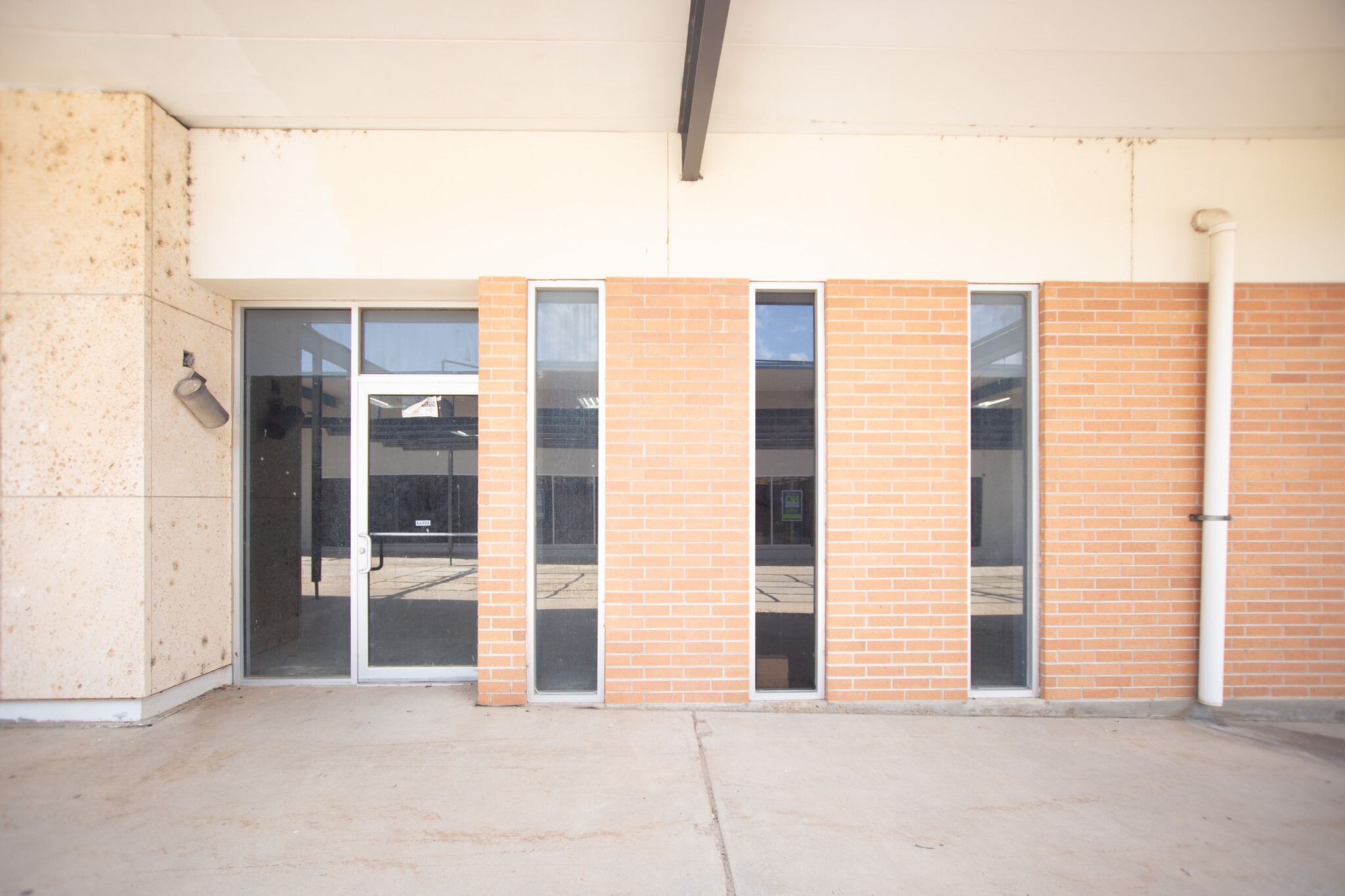 1229-1233 N Hobart St, Pampa, TX for lease Building Photo- Image 1 of 6