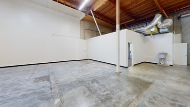 2300 Walnut Ave, Signal Hill, CA for lease Building Photo- Image 2 of 8