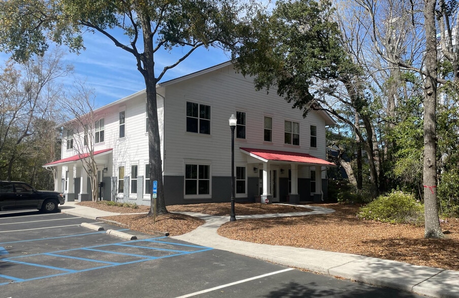 242 Mathis Ferry Rd, Mount Pleasant, SC for lease - Building Photo - Image 1 of 4