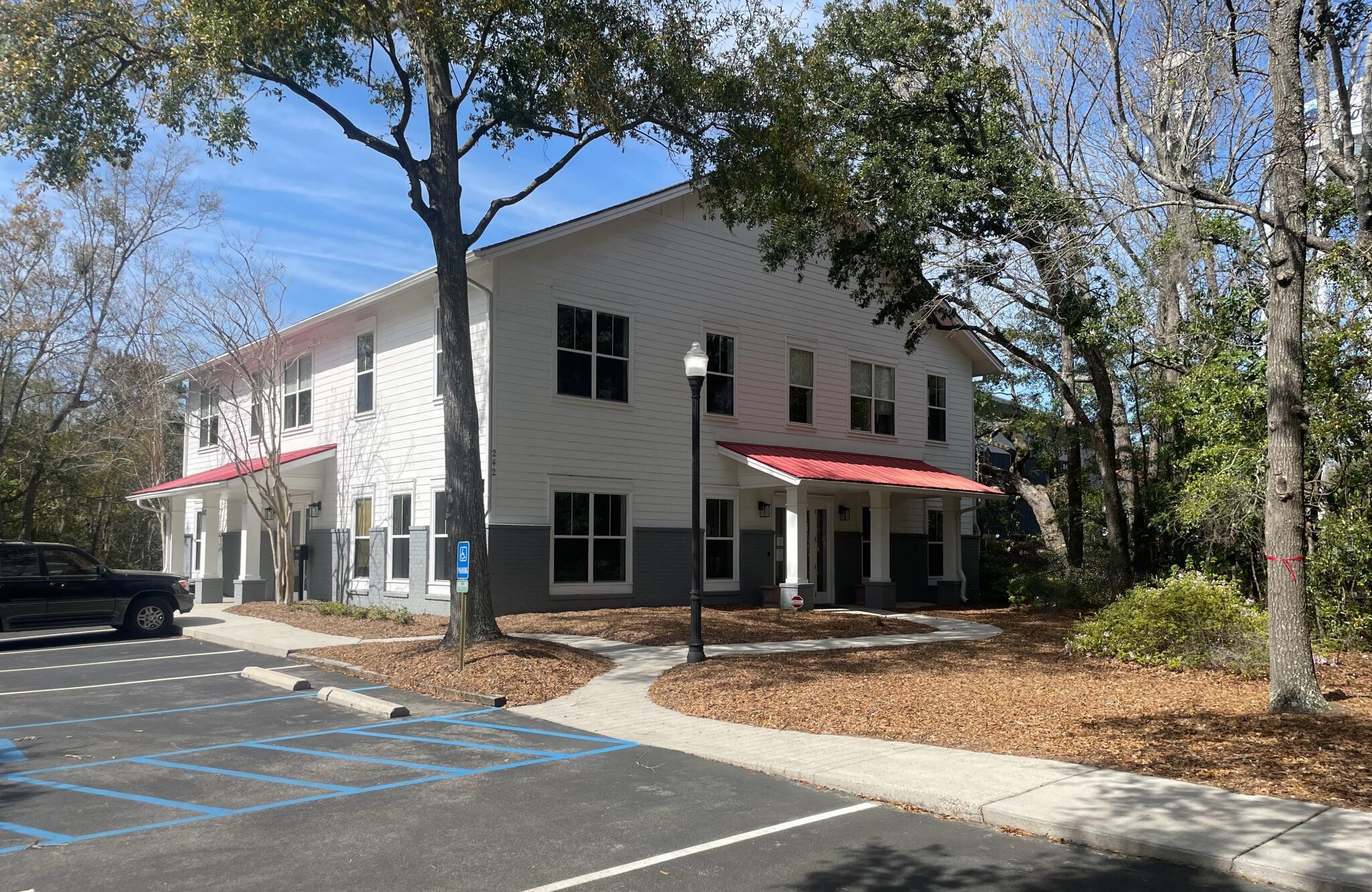 242 Mathis Ferry Rd, Mount Pleasant, SC for lease Building Photo- Image 1 of 5