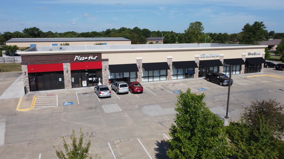1601-E Peoria Rd, Paola, KS for lease - Building Photo - Image 3 of 9