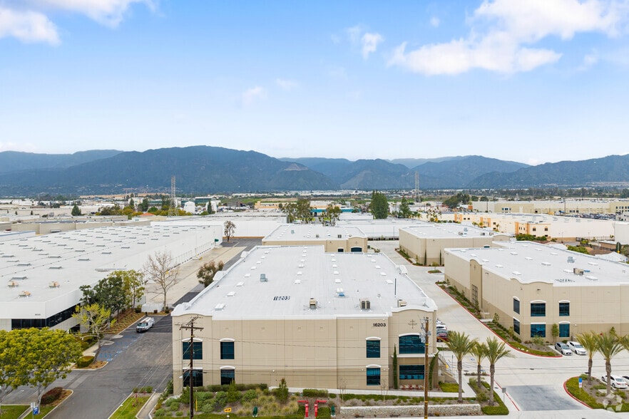 16203 Arrow Hwy, Irwindale, CA for lease - Building Photo - Image 3 of 9