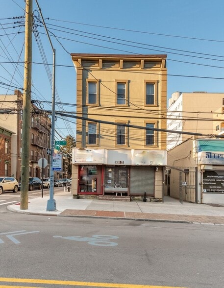 3116 23rd Ave, Astoria, NY for sale - Primary Photo - Image 1 of 1