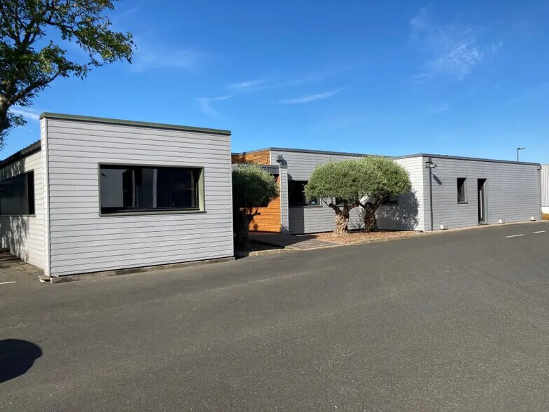 Flex in PONT-L'ABBE for lease - Building Photo - Image 3 of 3