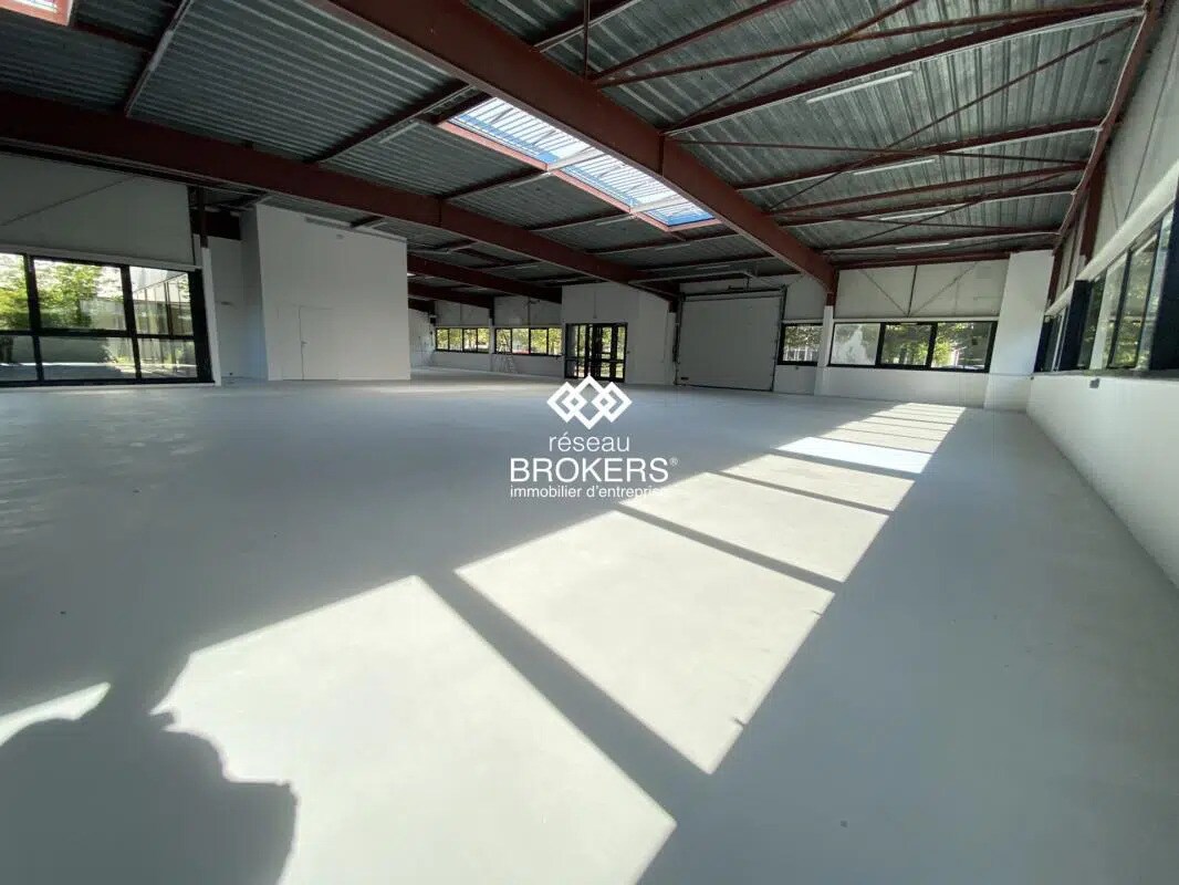 Office in Villebon-sur-Yvette for lease Interior Photo- Image 1 of 4