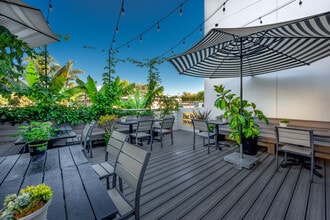 698 N Coast Highway 101, Encinitas, CA for lease Interior Photo- Image 2 of 11