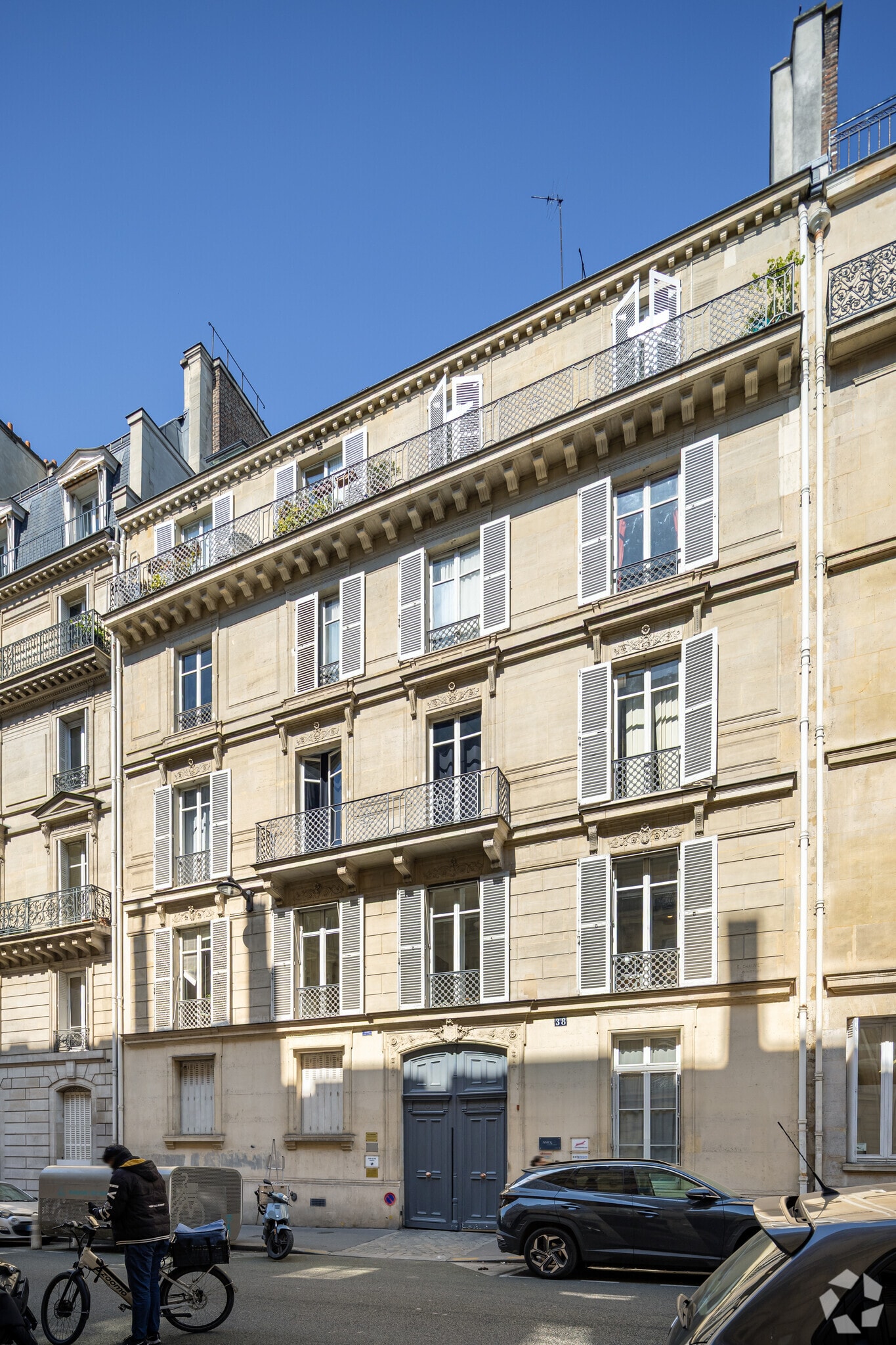 38 Rue De Liège, Paris for sale Primary Photo- Image 1 of 9