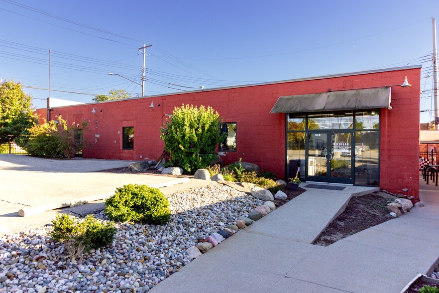 1213 Center St, Lansing, MI for sale - Building Photo - Image 3 of 37