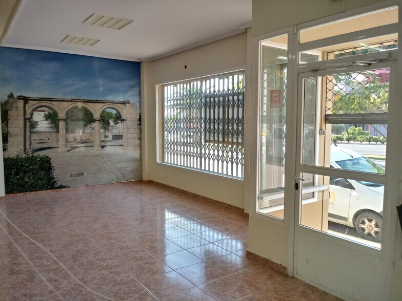 Retail in Malpartida de Cáceres for lease - Building Photo - Image 1 of 3
