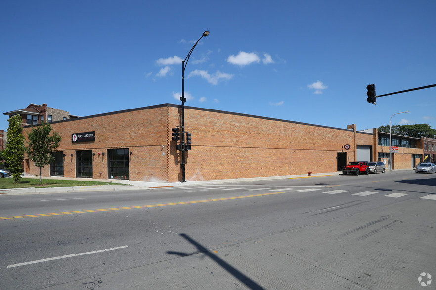 2950 W Grand Ave, Chicago, IL for lease - Primary Photo - Image 1 of 12