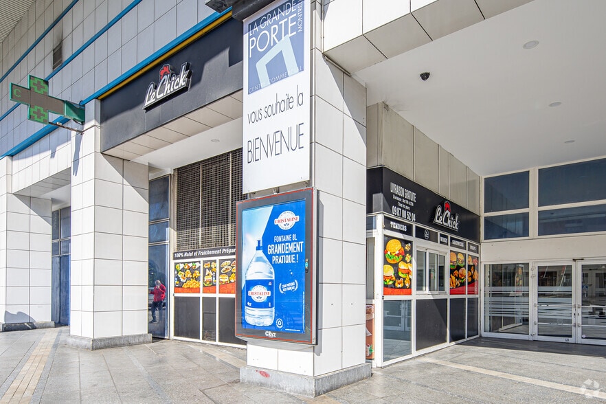 Office in Montreuil for lease - Building Photo - Image 2 of 8