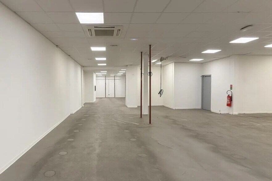 Industrial in Marseille for lease - Interior Photo - Image 1 of 6