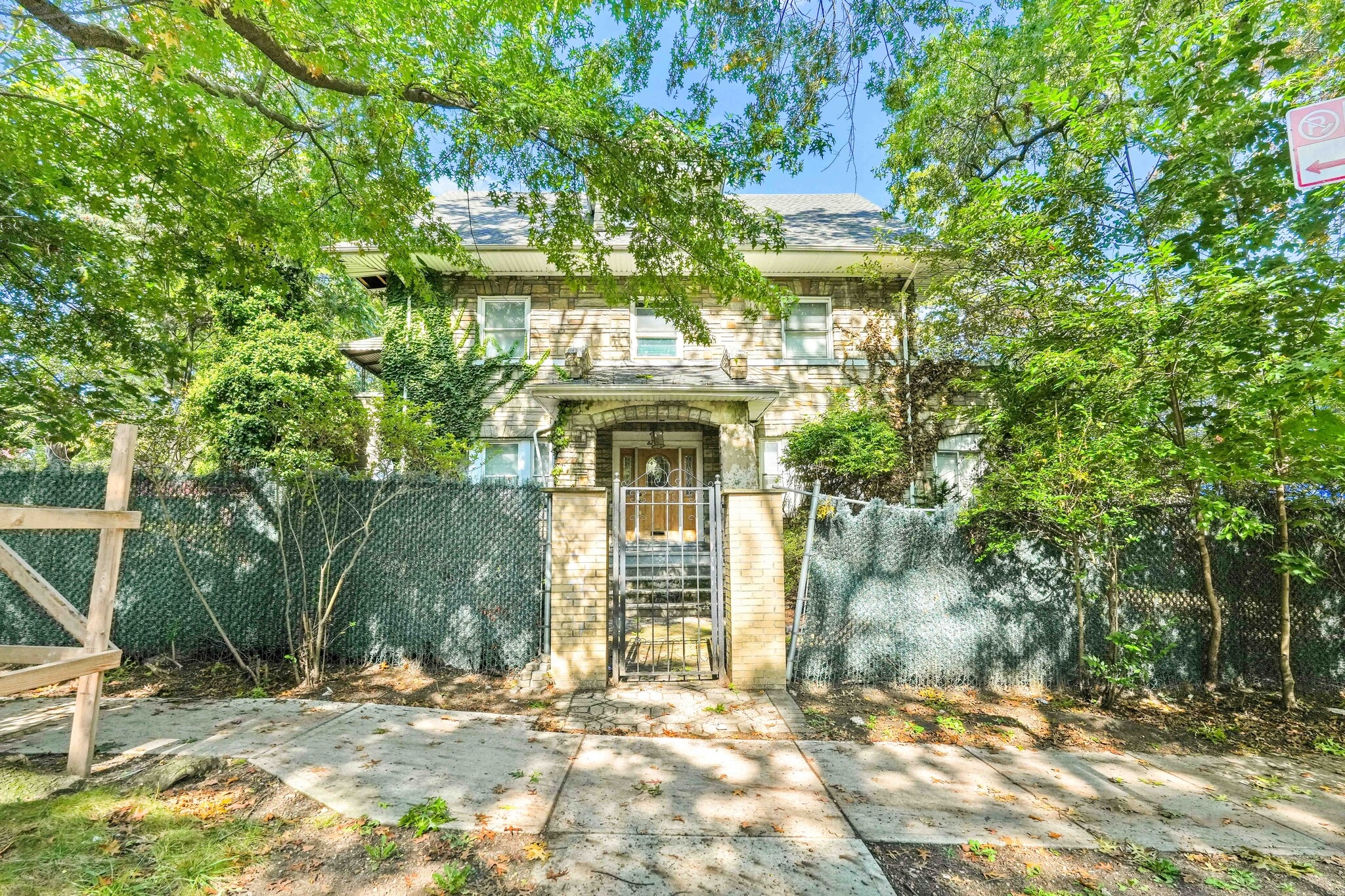 8126 Austin St, Kew Gardens, NY for sale Primary Photo- Image 1 of 31