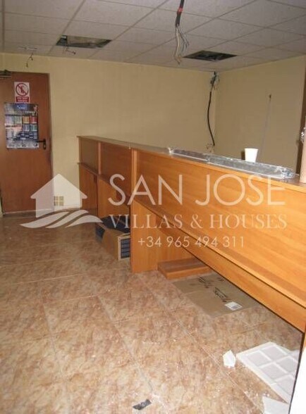 Office in Aspe for lease - Building Photo - Image 3 of 6
