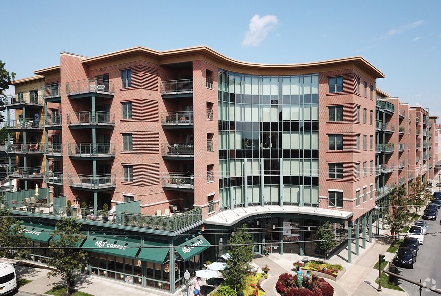 55 Railroad Pl, Saratoga Springs, NY 12866