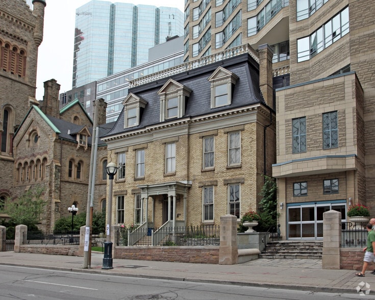 73 Simcoe St, Toronto, ON for lease - Building Photo - Image 2 of 2