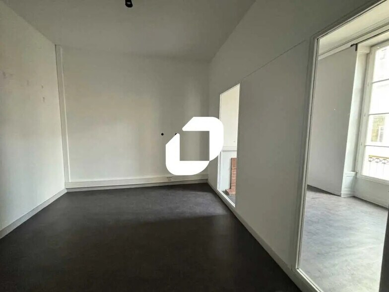 Office in Bordeaux for lease - Interior Photo - Image 3 of 10