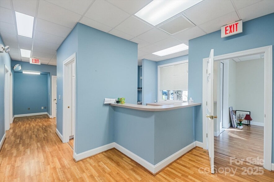 5 Park Pl W, Brevard, NC for sale - Interior Photo - Image 3 of 21