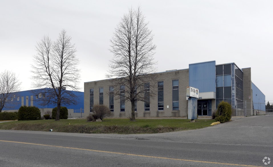 690 Boul Industriel, St-Eustache, QC for lease - Primary Photo - Image 1 of 3