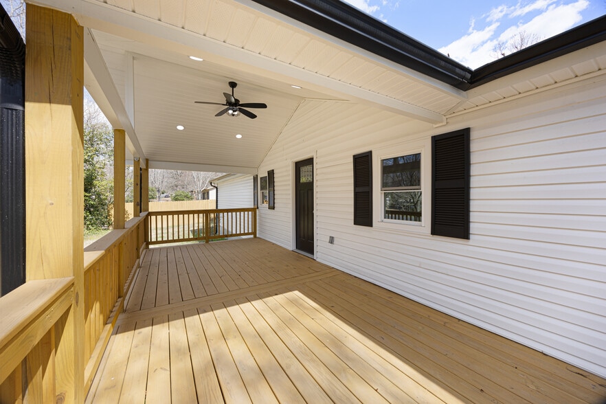 5015 Forestmont Dr, Matthews, NC for sale - Building Photo - Image 3 of 18