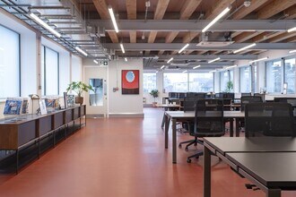 Hollybush Gdns, London for lease Interior Photo- Image 2 of 16