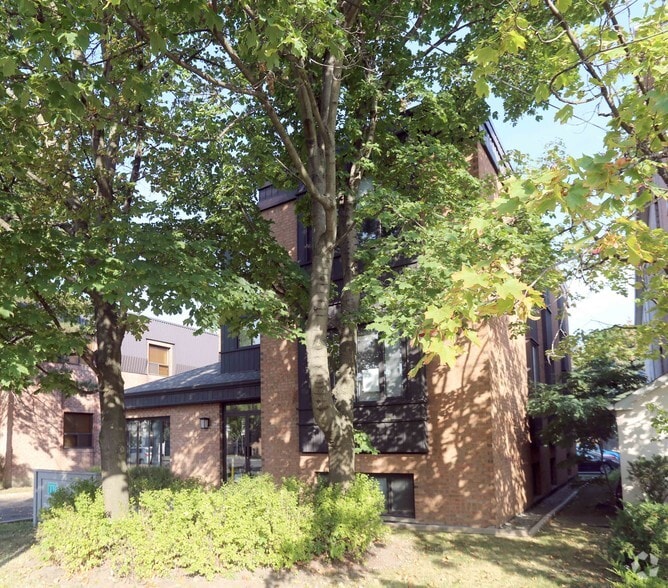 300 Sheppard Ave W, Toronto, ON for lease - Building Photo - Image 3 of 4