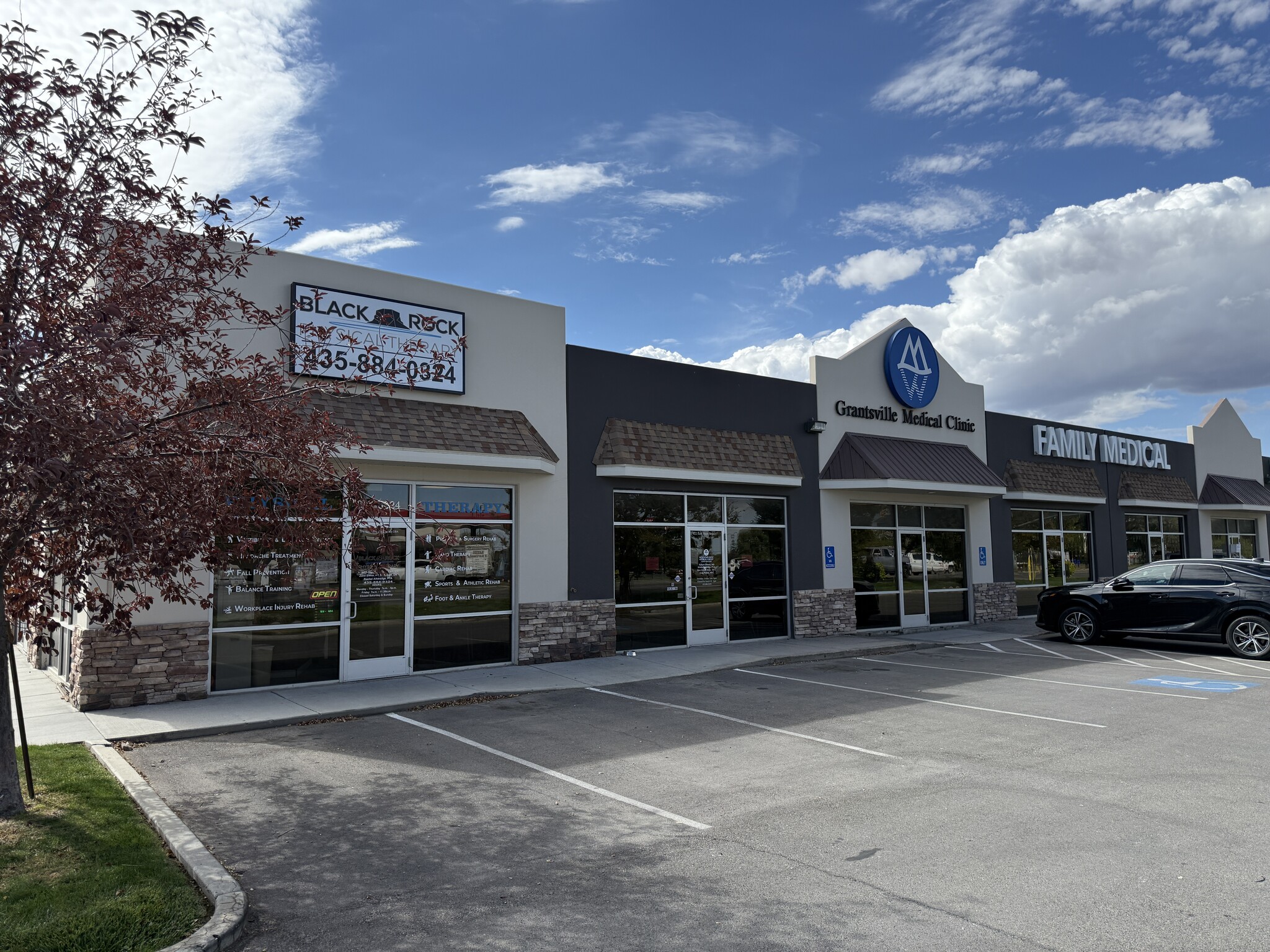 822 E Main St, Grantsville, UT for lease Interior Photo- Image 1 of 17