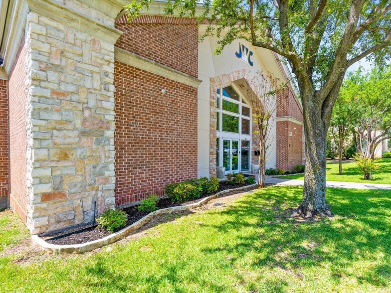 425 E Southlake Blvd, Southlake, TX for lease - Building Photo - Image 3 of 5