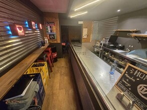 Retail in Barcelona, Barcelona for lease Interior Photo- Image 2 of 12