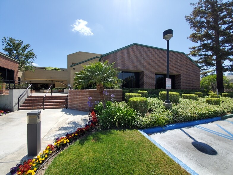 18818 Teller Ave, Irvine, CA for lease - Building Photo - Image 3 of 9