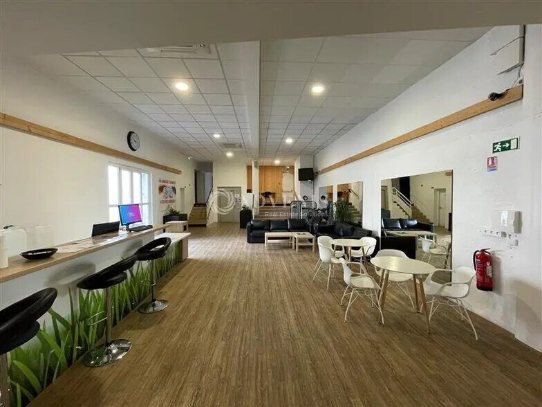 Retail in Orléans for lease - Building Photo - Image 3 of 7