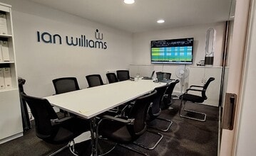 The Courtyard, Woodbury for lease Interior Photo- Image 2 of 7