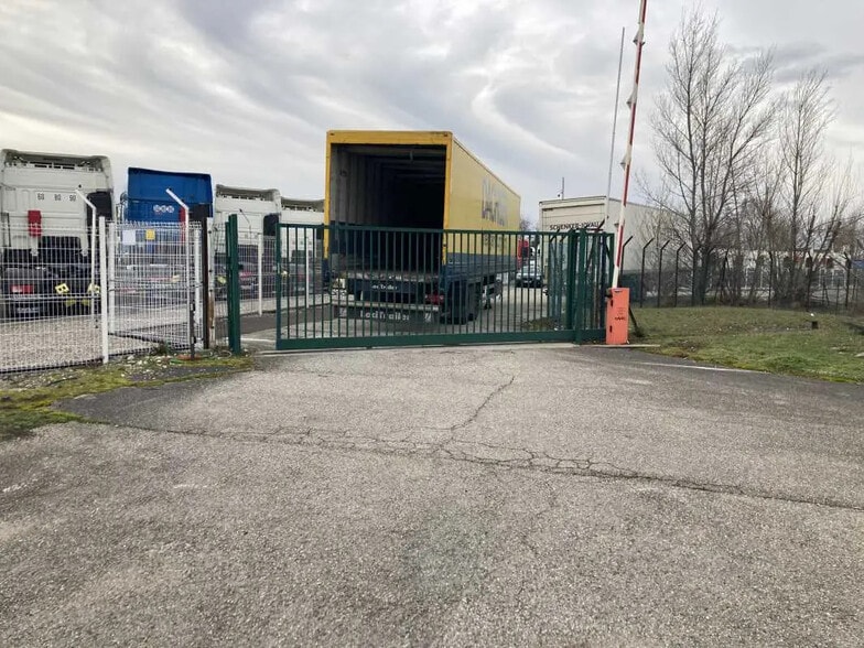 196 Chemin Du Lortaret, Saint-Priest for lease - Building Photo - Image 2 of 5