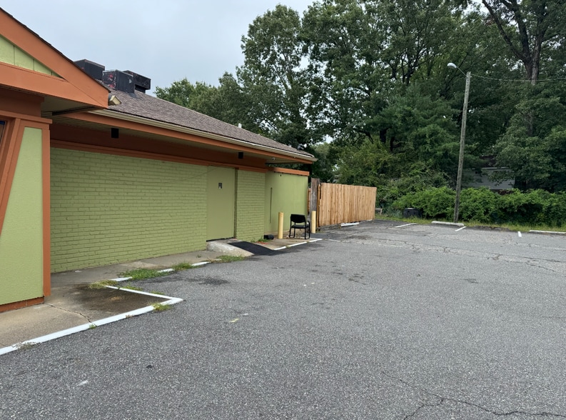 10744 Jefferson Ave, Newport News, VA for sale - Building Photo - Image 2 of 34