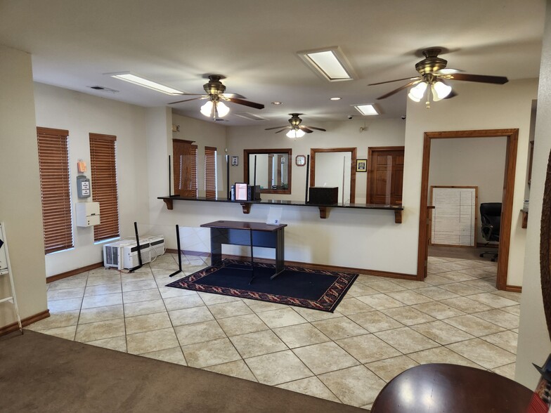 1152 NW Cache Rd, Lawton, OK for lease - Interior Photo - Image 3 of 16