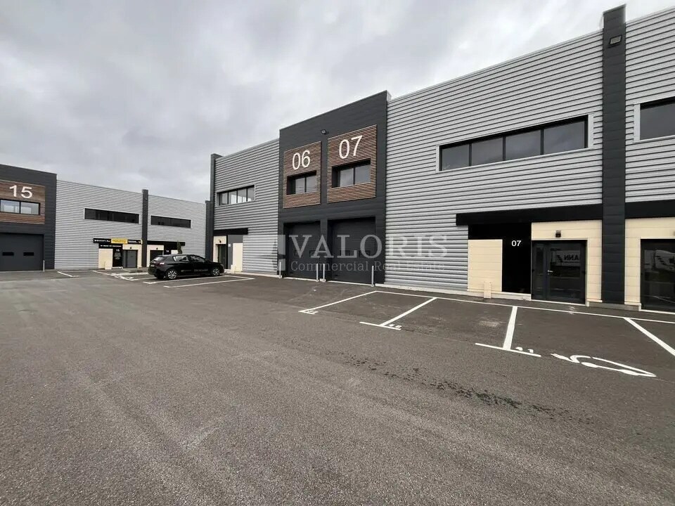 Flex in Brignoles for lease Building Photo- Image 1 of 13