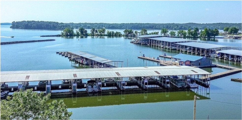 10 Captain Ln, Gilbertsville, KY for sale - Primary Photo - Image 1 of 8