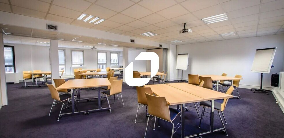 Office in Paris for lease - Building Photo - Image 1 of 4
