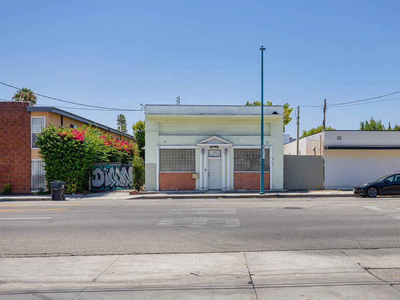 10746 Magnolia Blvd, North Hollywood, CA for sale - Building Photo - Image 2 of 52