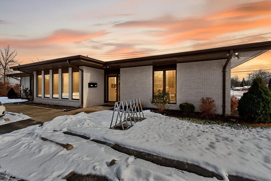 3409 N Holland Sylvania Rd, Toledo, OH for lease - Building Photo - Image 1 of 19