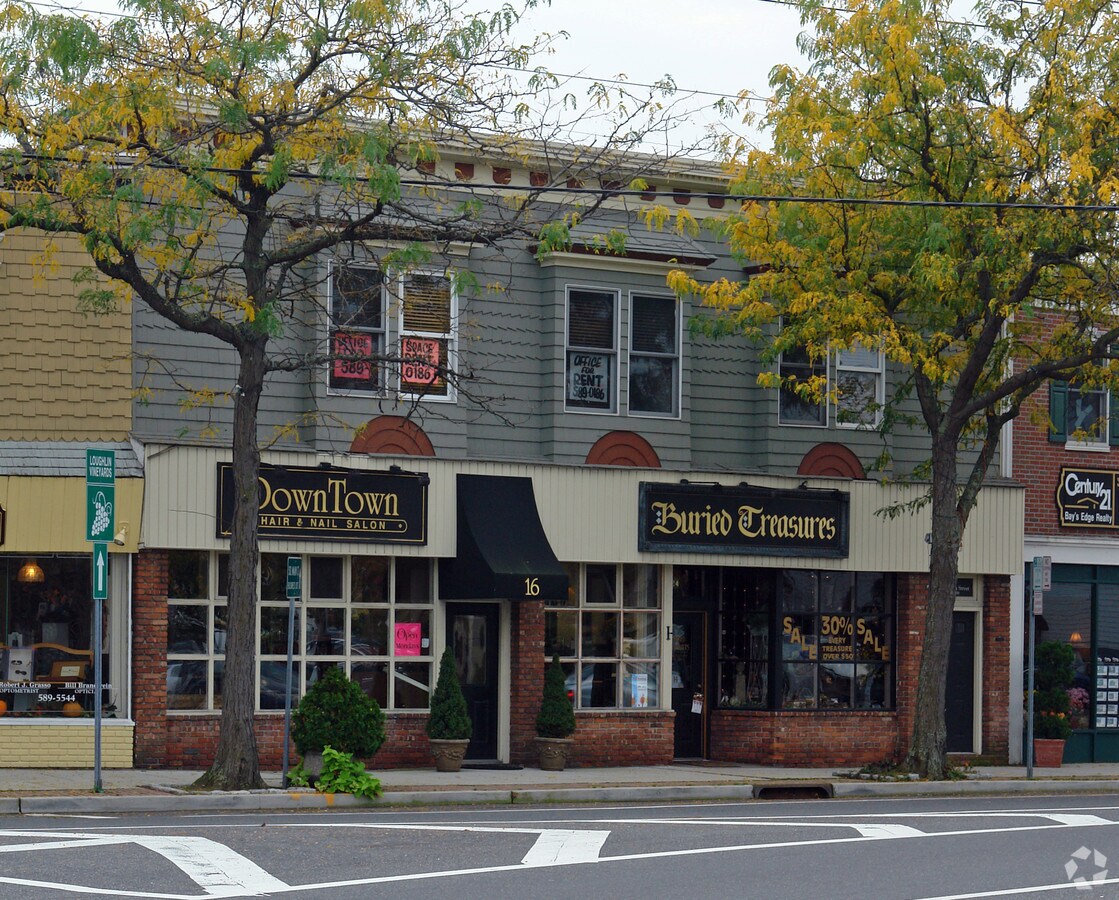 1416 Main St, Sayville, NY 11782