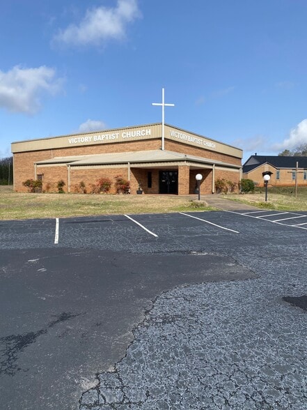 322 Fretwell Dr, Anderson, SC for sale - Building Photo - Image 1 of 3