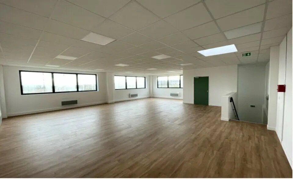 Flex in Persan for sale - Building Photo - Image 3 of 19