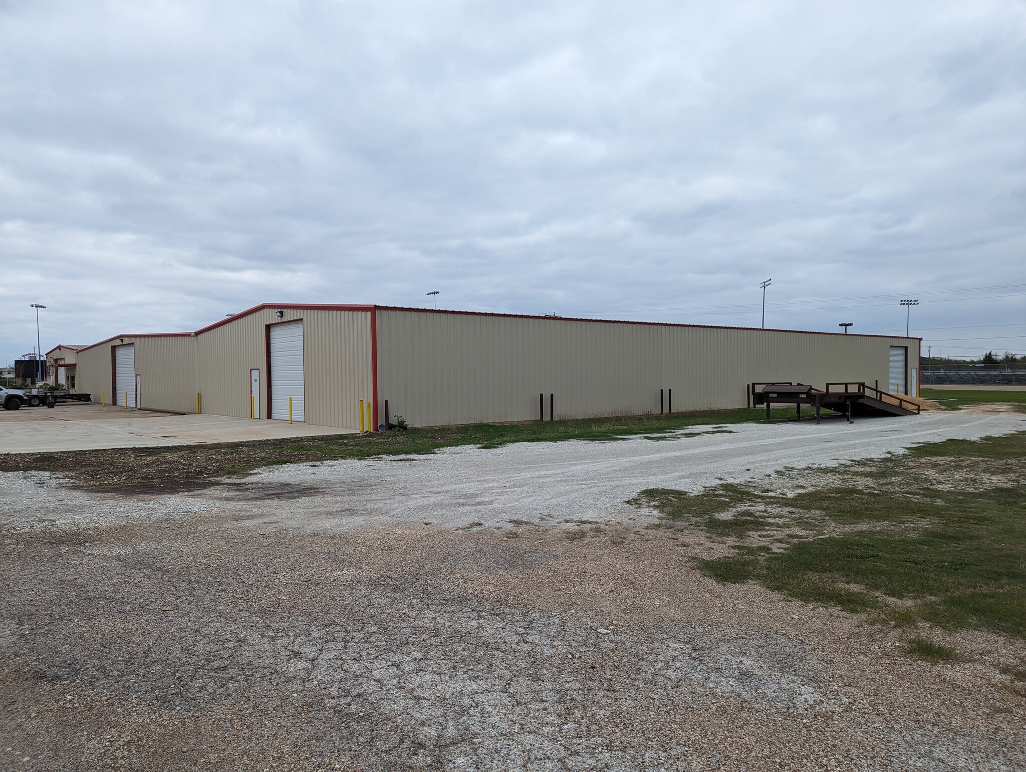 704 Frank St, Hewitt, TX for lease Building Photo- Image 1 of 1