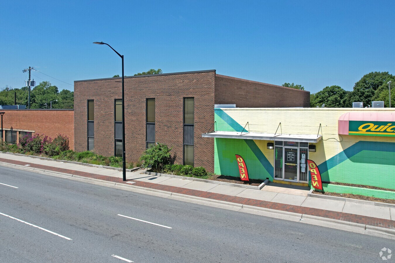 2616 High Point Rd, Greensboro, NC 27403